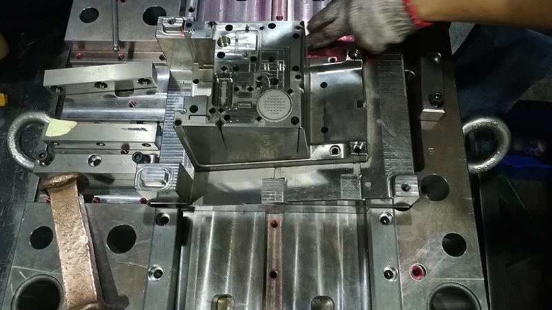 苏州模具定制与标准件的差异解析
